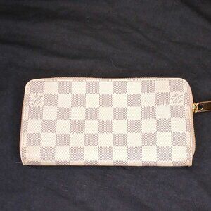 Louis Vuitton Very Good Condition Damier Azur Zippy Wallet